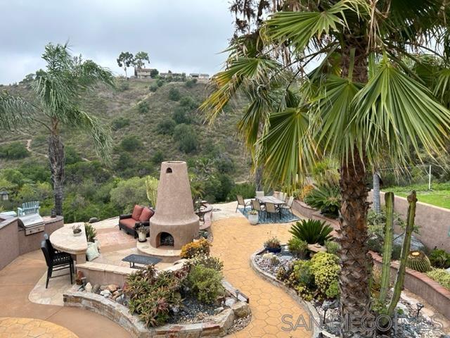 San Diego 92124 住宅の峡谷を望む裏庭